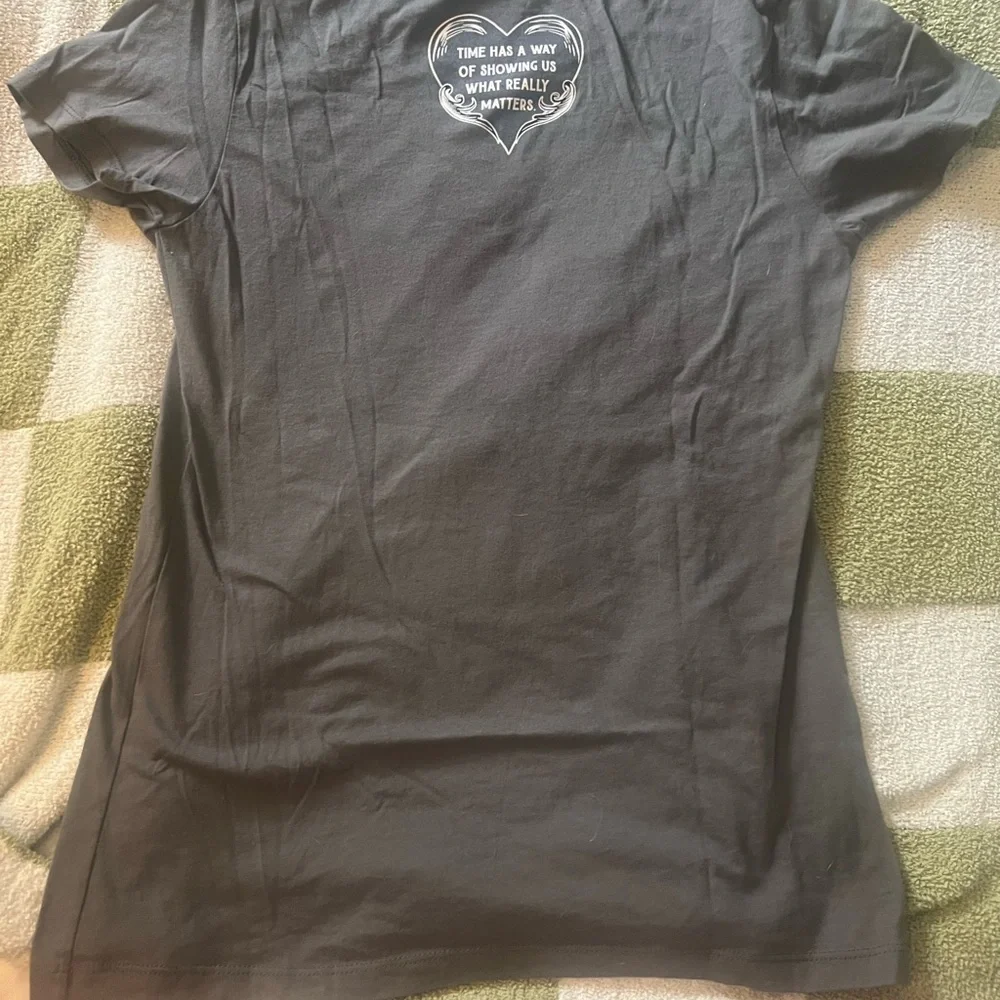 XL Black 'Beautiful Disaster' Tee. “It’s Never Too Late”. - Picture 3 of 4